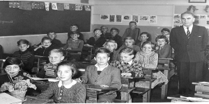 1956 Schulfotos Klasse 5b - Lehrer Pustelnick